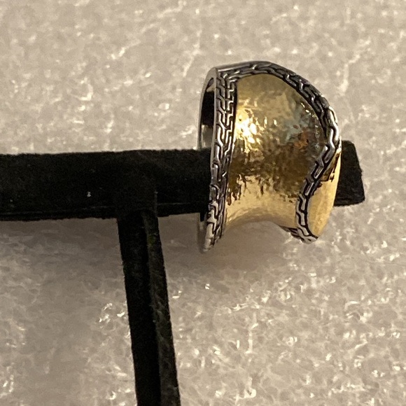 NWOT - Ladies Brushed Brass & Dark Silvertone Curved Ring - Sz 8 - Picture 11 of 11